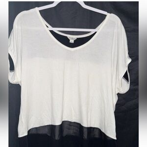 Guess White and Black Short Sleeve Top women’s large